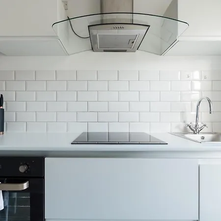Apartment Stunning & Stylish 2 Bed Flat In West *