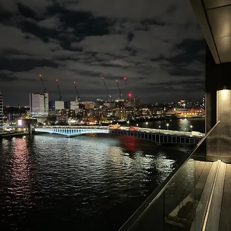 2 Bed 2 Bath - Amazing Views Of And River Thames