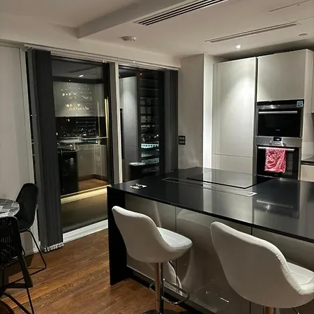 Apartment 2 Bed 2 Bath - Amazing Views Of And River Thames *