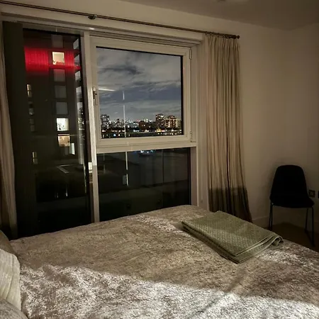 Apartment 2 Bed 2 Bath - Amazing Views Of And River Thames *