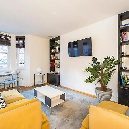 Victorian Duplex Near Oxford St *