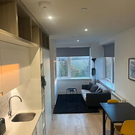 Aeropartment & Aerotel, London Heathrow Airport, Terminal 4, Ev Stations & Cheap Parking On Site! *