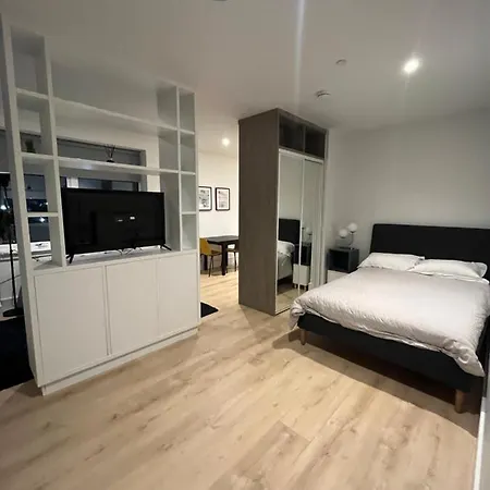 Aeropartment & Aerotel, London Heathrow Airport, Terminal 4, Ev Stations & Cheap Parking On Site! Apartment *
