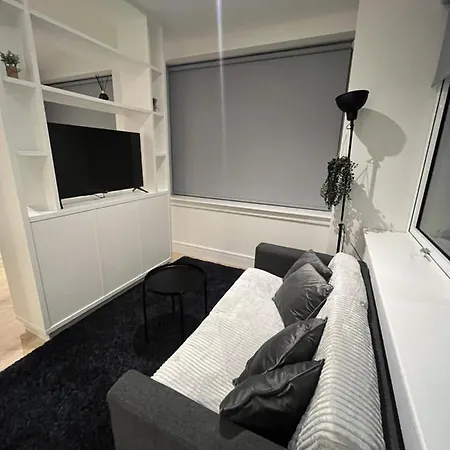 Aeropartment & Aerotel, London Heathrow Airport, Terminal 4, Ev Stations & Cheap Parking On Site! Apartment Hillingdon