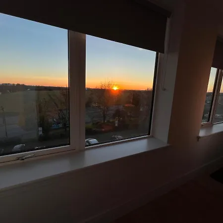 Apartment Aeropartment & Aerotel, London Heathrow Airport, Terminal 4, Ev Stations & Cheap Parking On Site! Hillingdon
