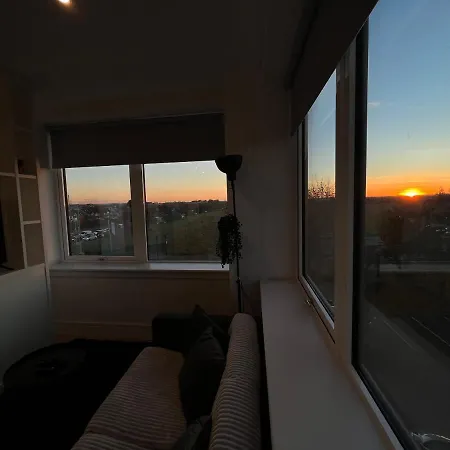 Aeropartment & Aerotel, London Heathrow Airport, Terminal 4, Ev Stations & Cheap Parking On Site! Apartment