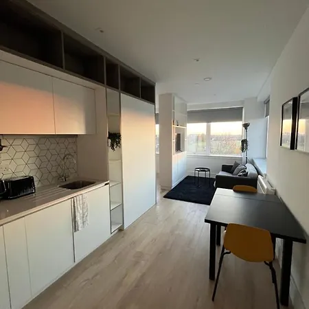 Apartment Aeropartment & Aerotel, London Heathrow Airport, Terminal 4, Ev Stations & Cheap Parking On Site! Hillingdon
