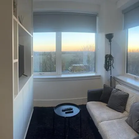 Apartment Aeropartment & Aerotel, London Heathrow Airport, Terminal 4, Ev Stations & Cheap Parking On Site! *