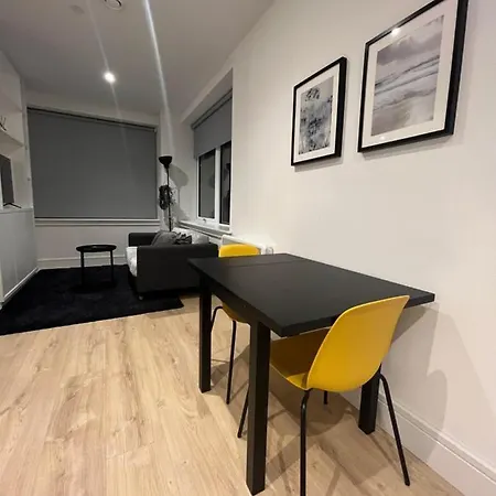 Aeropartment & Aerotel, London Heathrow Airport, Terminal 4, Ev Stations & Cheap Parking On Site! * Hillingdon