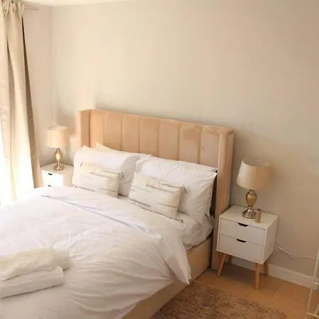 Spacious 2br With Terrance