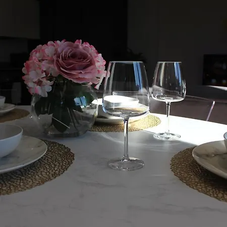 Spacious 2br With Terrance London