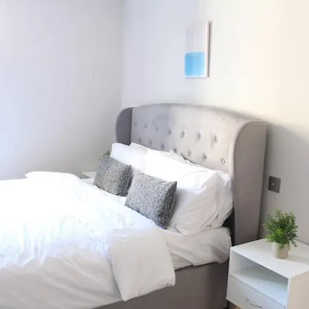 Spacious 2br With Terrance