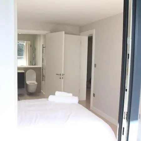 Apartment Spacious 2br With Terrance