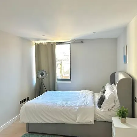 Spacious 2br With Terrance Apartment