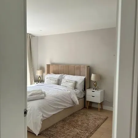 Apartment Spacious 2br With Terrance *