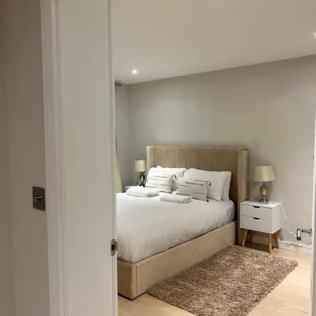 Spacious 2br With Terrance *