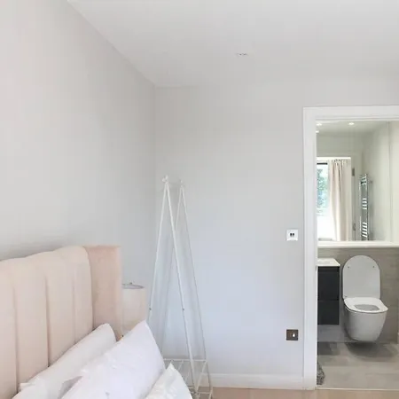 Spacious 2br With Terrance Apartment