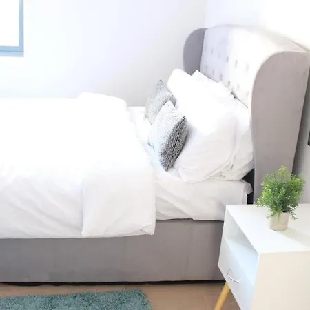 Apartment Spacious 2br With Terrance