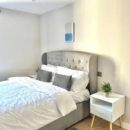 Spacious 2br With Terrance Apartment