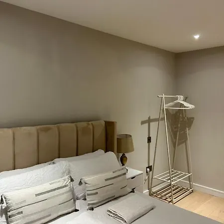 Apartment Spacious 2br With Terrance London