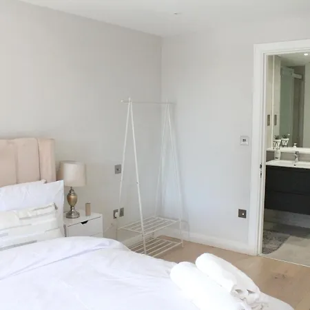 Apartment Spacious 2br With Terrance *