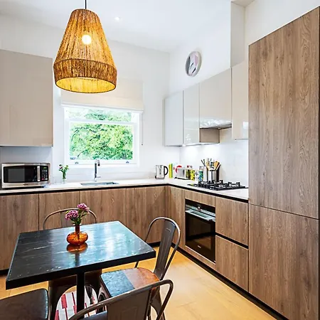 Stunning Earls Court Flat London