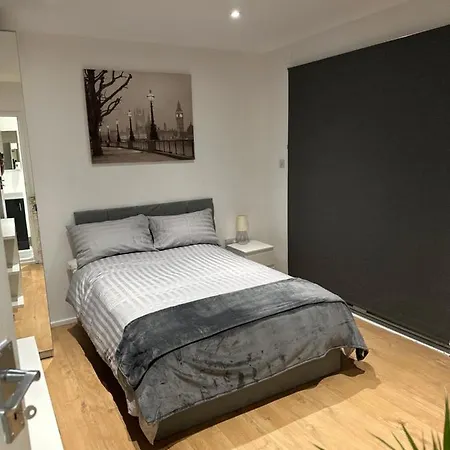 Guest house Self-contained En-suite Very Close To Wembley Stadium London