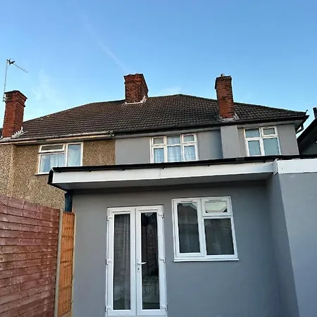 Self-contained En-suite Very Close To Wembley Stadium