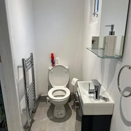 Self-contained En-suite Very Close To Wembley Stadium