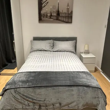 Self-contained En-suite Very Close To Wembley Stadium *