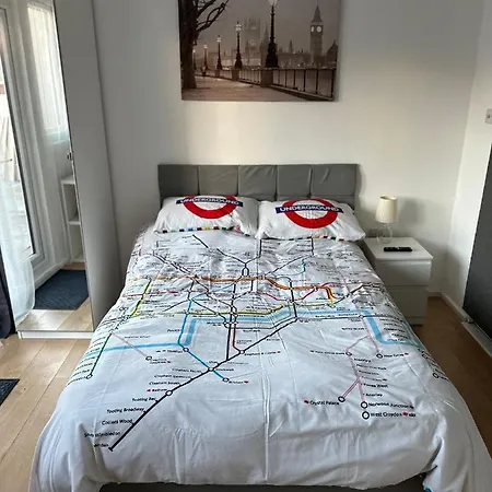 Self-contained En-suite Very Close To Wembley Stadium Guest house London