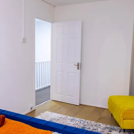 Elegant 3 Bed House In The Heart Of Londra