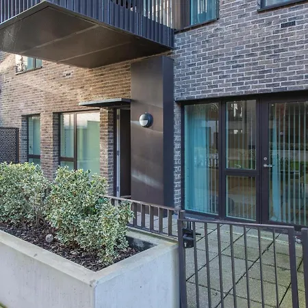 Stunning Luxury 2 Bedroom Apartment London