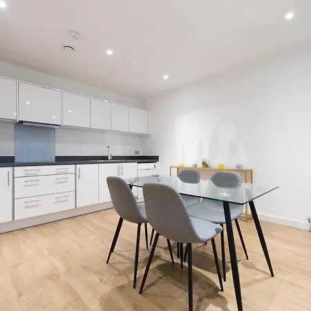 Apartment Stunning Luxury 2 Bedroom London