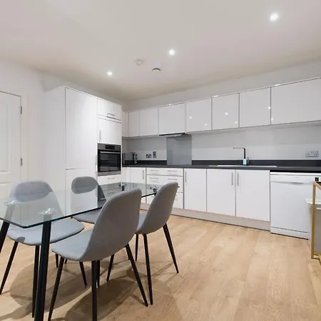 Apartment Stunning Luxury 2 Bedroom London