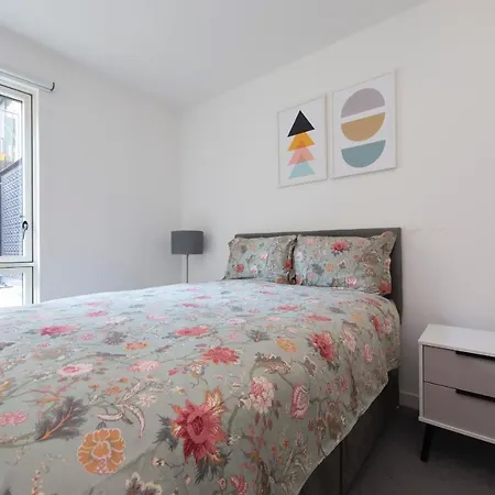 Stunning Luxury 2 Bedroom Apartment London