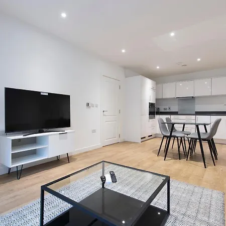 Stunning Luxury 2 Bedroom Apartment London