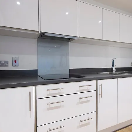 Stunning Luxury 2 Bedroom *