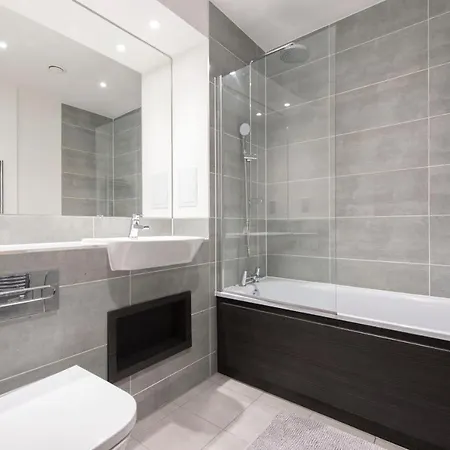 Stunning Luxury 2 Bedroom Apartment London