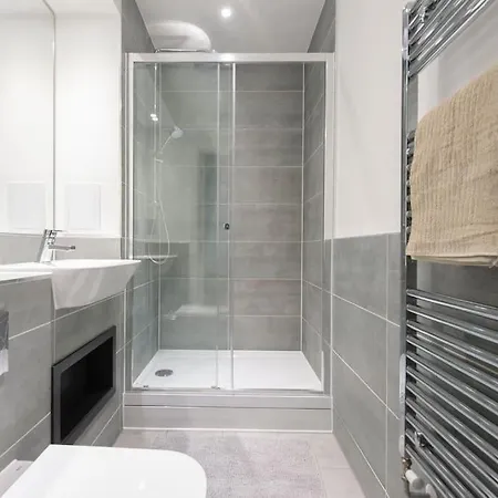 Apartment Stunning Luxury 2 Bedroom *