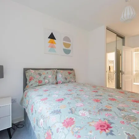 Stunning Luxury 2 Bedroom Apartment London