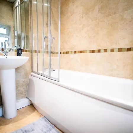 With Serena Homes , One Bedroom * Purley