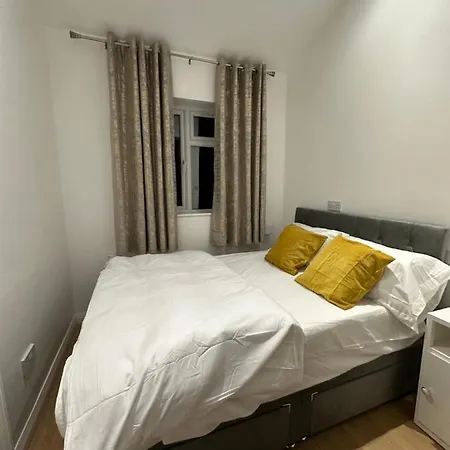 Guest house Keedonwood Road Bromley, With Free Wifi *