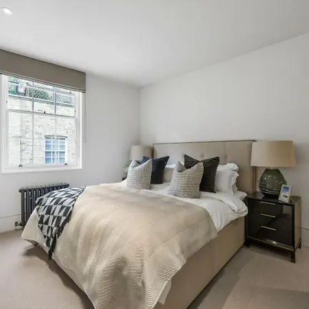 Central Mayfair And Piccadilly Sleeps 6 People Apartment London