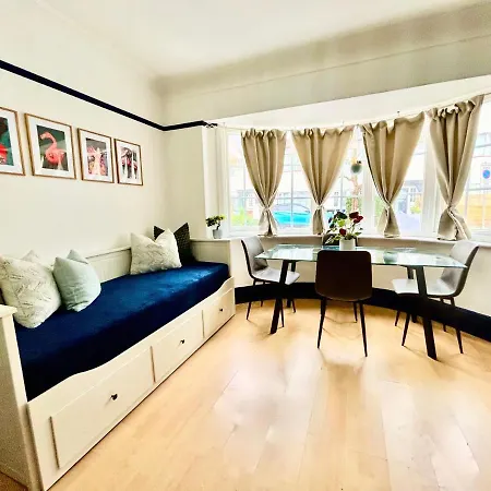 Rest Boutique Golders Apartment London