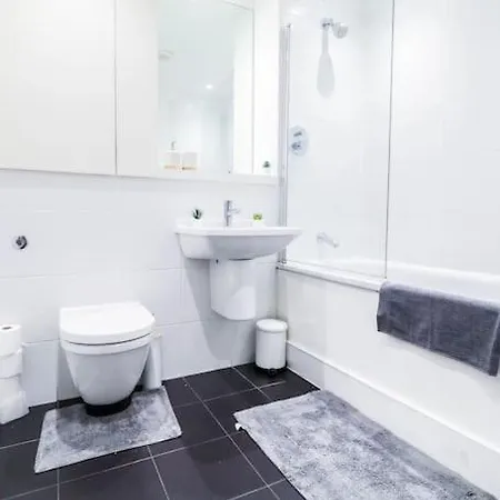 Apartment Canary Wharf-10% Discount-fibre Wifi-5mins To Tube *