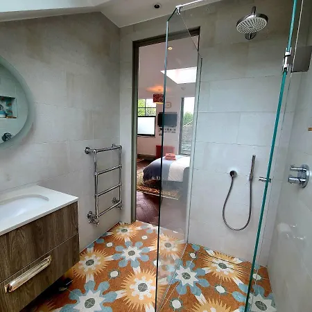 Apartment Boutique Linden Gardens 1st Floor And Loft London