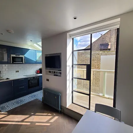 Boutique Linden Gardens 1st Floor And Loft Apartment *