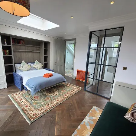 Apartment Boutique Linden Gardens 1st Floor And Loft