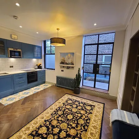 Apartment Boutique Linden Gardens 1st Floor And Loft *
